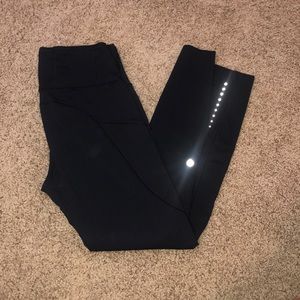 7/8 LULU LEMON LEGGINGS SIZE 6